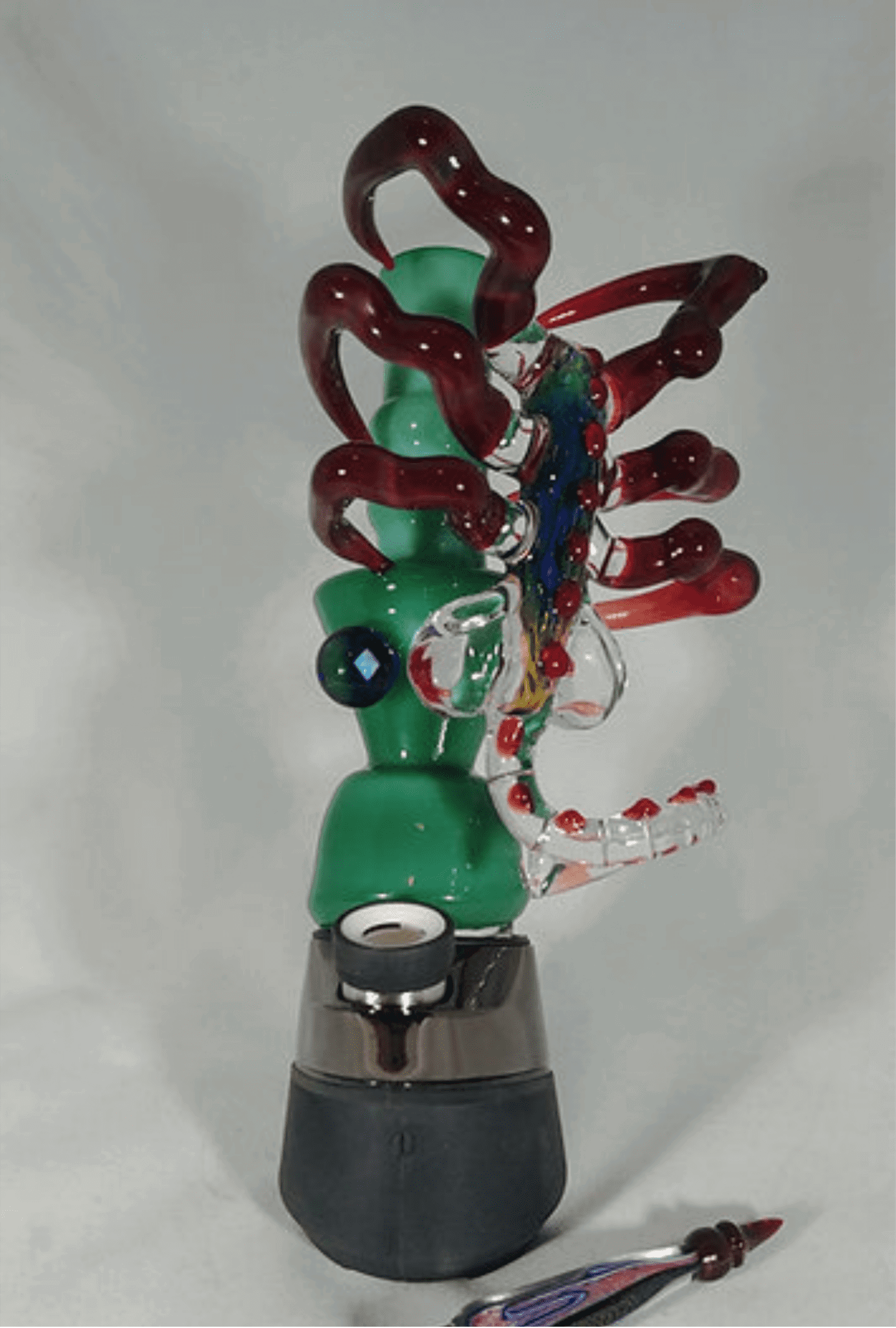 Alien Face Hugger Puffco Attachment with LED - GiggleGlass