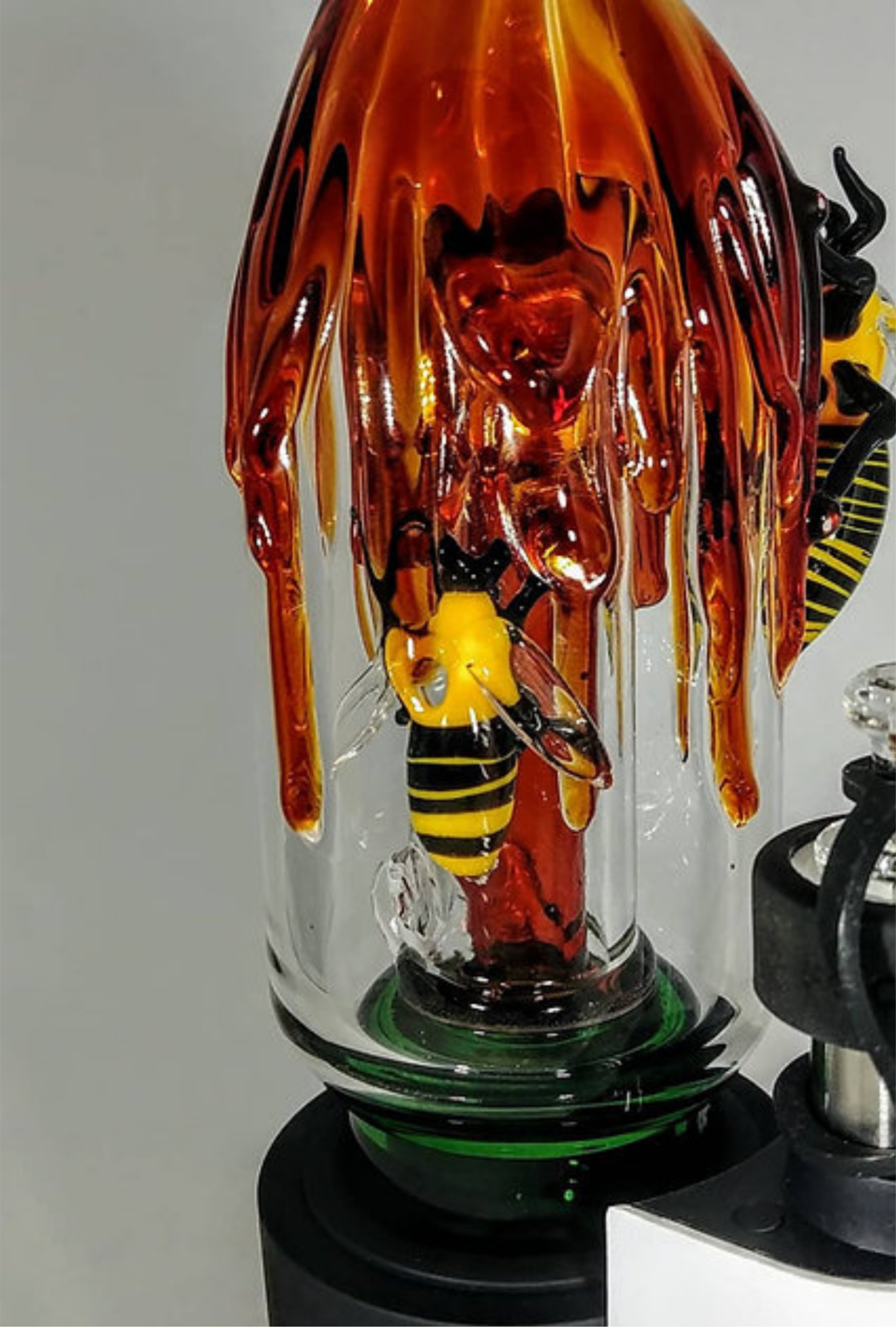 Beehive Drip With Beez Carta Attachment with LED - GiggleGlass